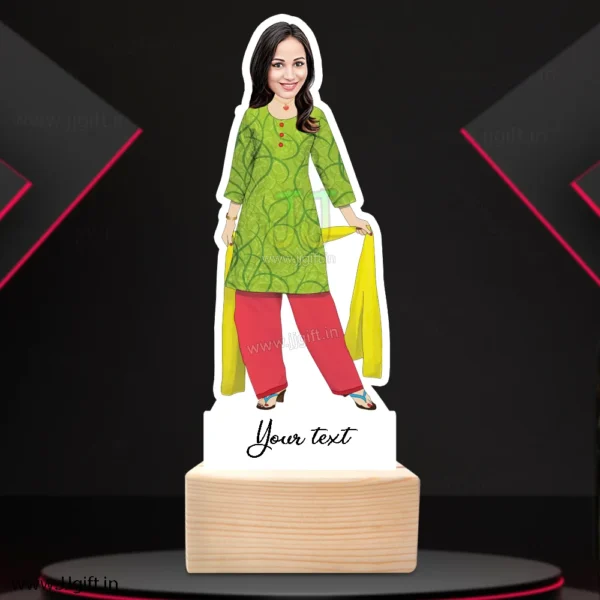 Gorgeous girl wearing shalwar kameez